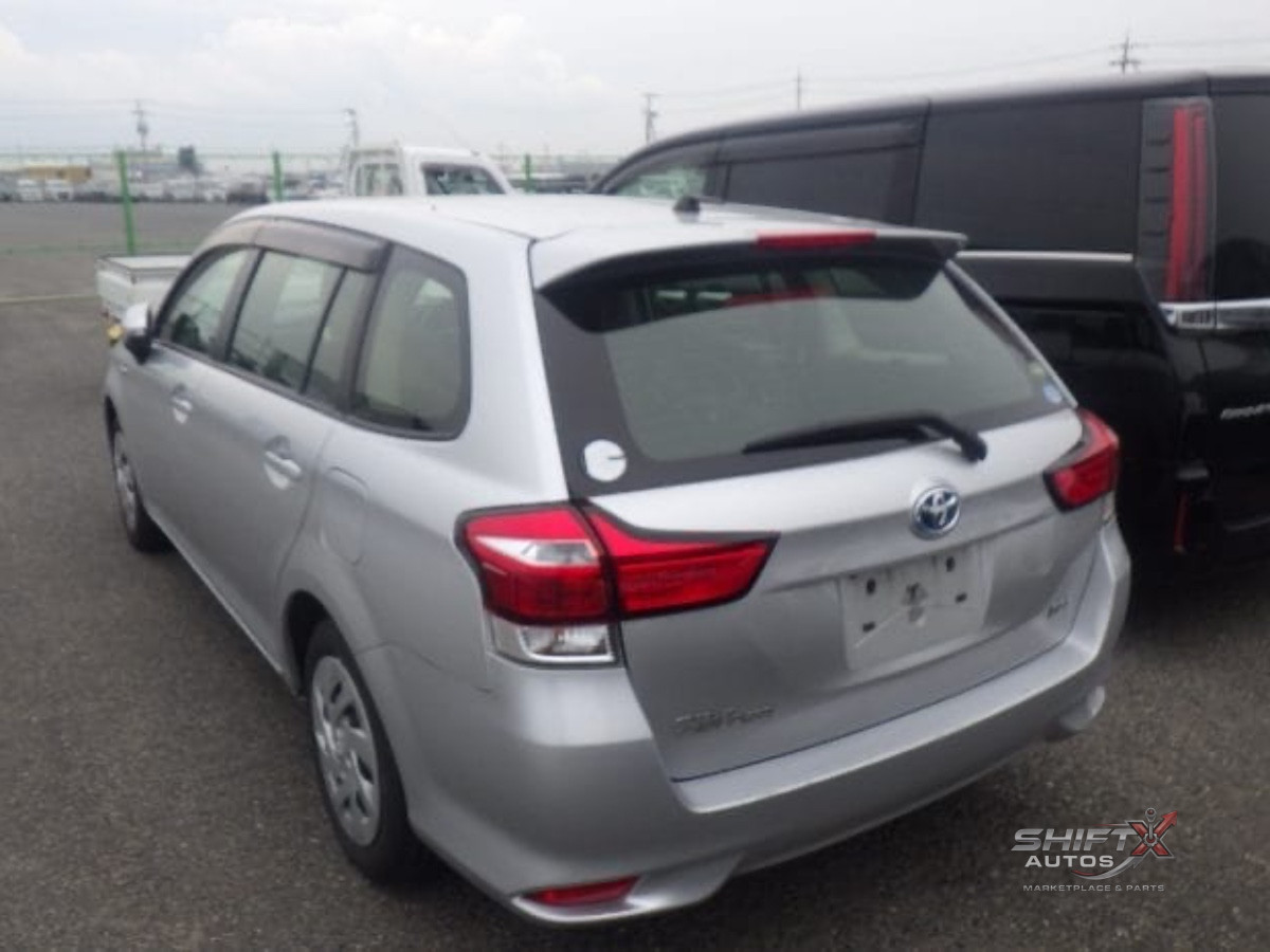 Toyota Corolla Fielder Hybrid 2021