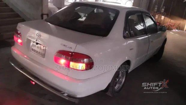 Toyota Corolla 1997 White