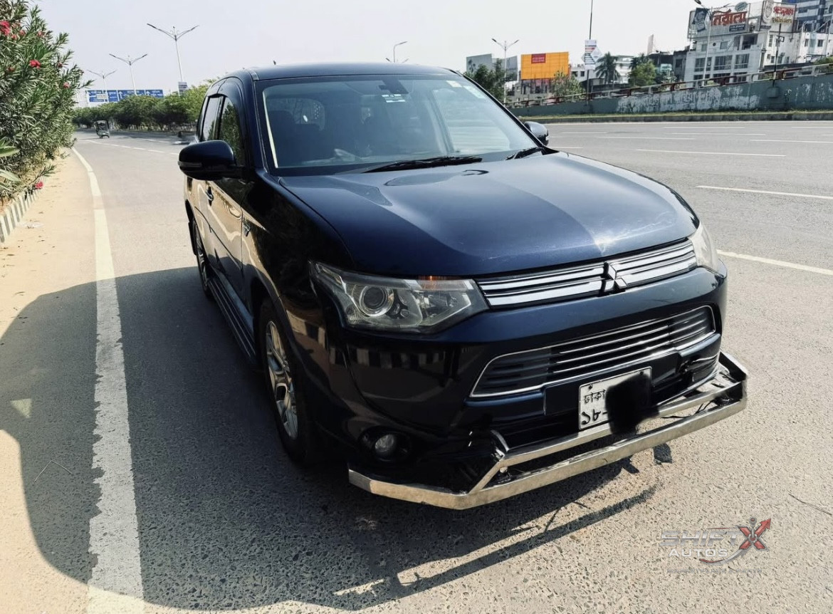 Mitsubishi Outlander PHEV 2013 sunroof
