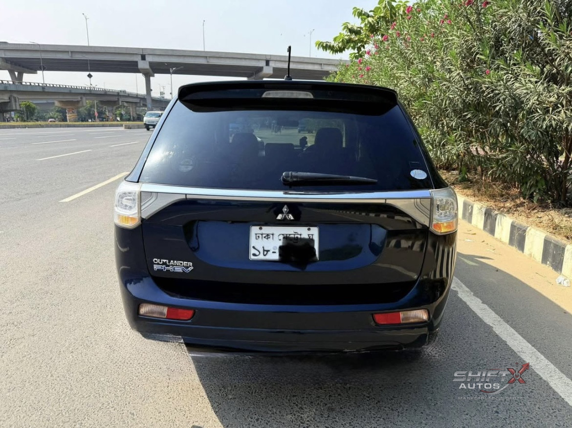 Mitsubishi Outlander PHEV 2013 sunroof
