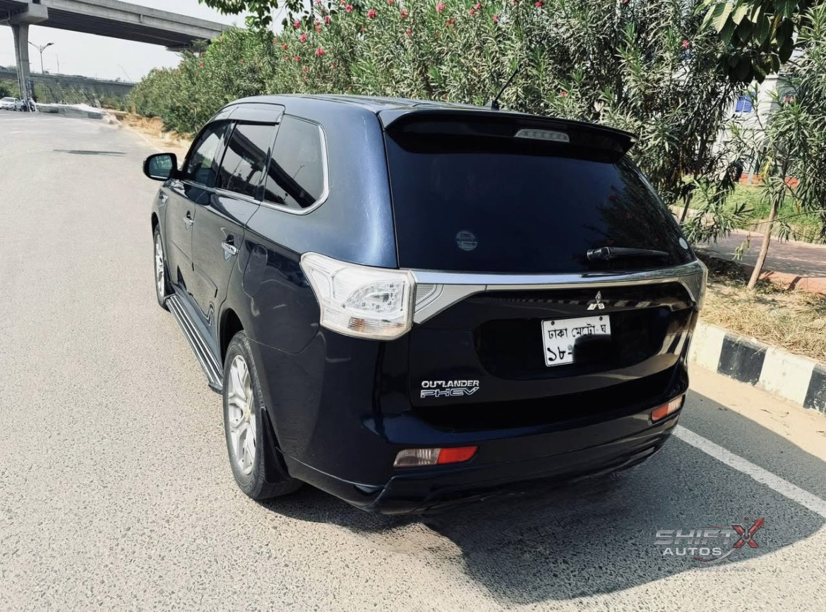 Mitsubishi Outlander PHEV 2013 sunroof