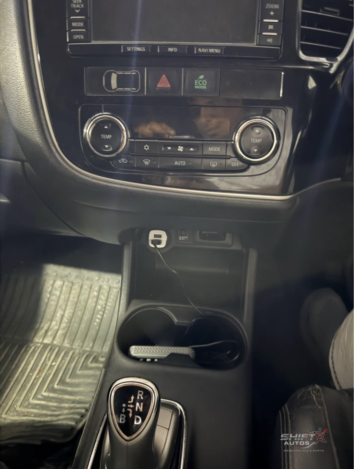 Mitsubishi Outlander PHEV 2013 sunroof