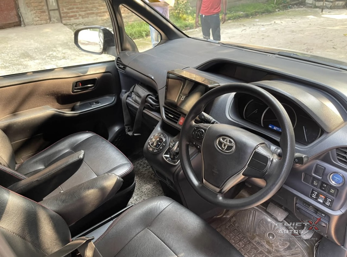 Toyota Noah Esquire 2015