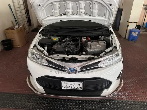 Toyota Axio Hybrid 2018 White