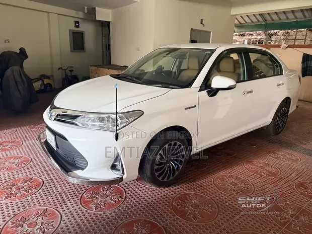 Toyota Axio Hybrid 2018 White