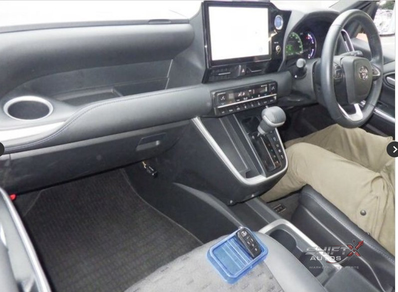 Toyota Voxy S-Z Pkg 2023 Hyb