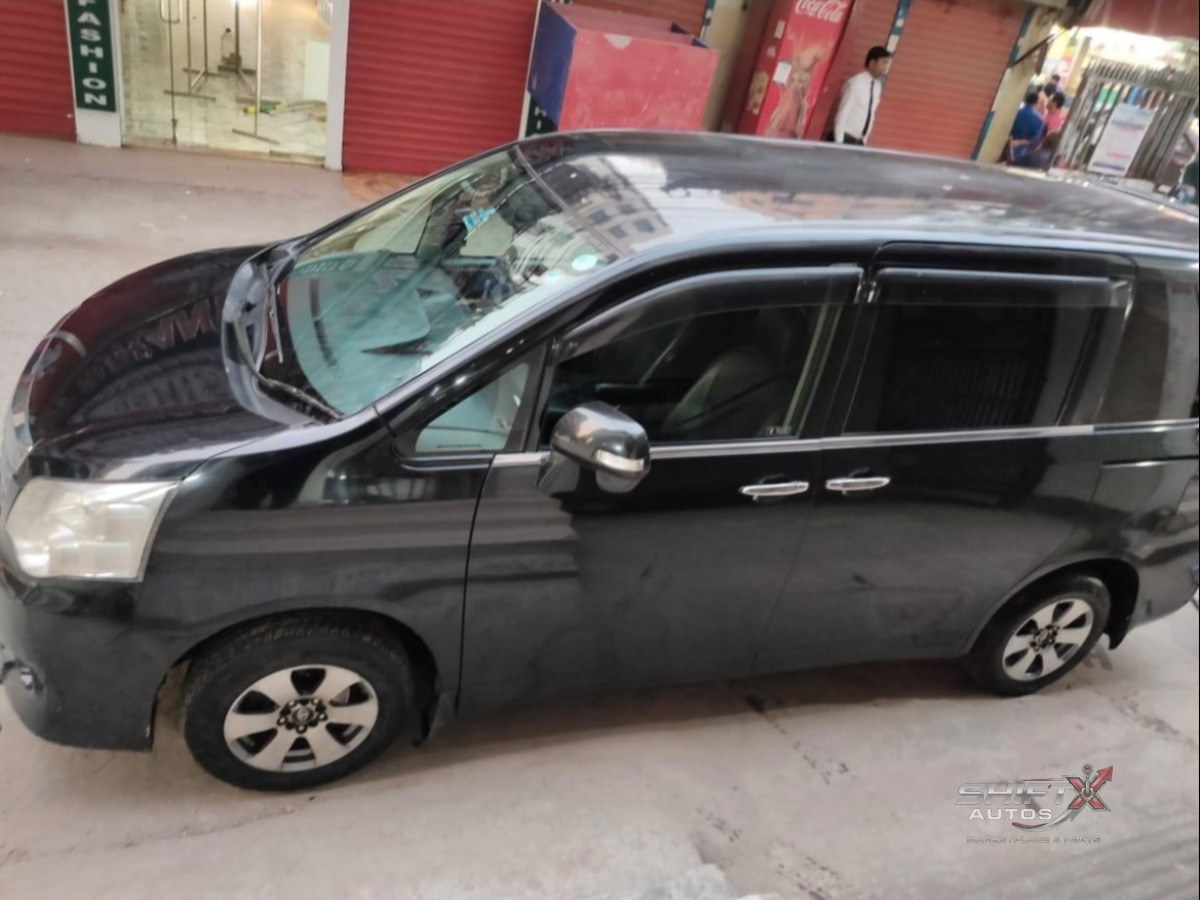 Toyota X Noah 2010