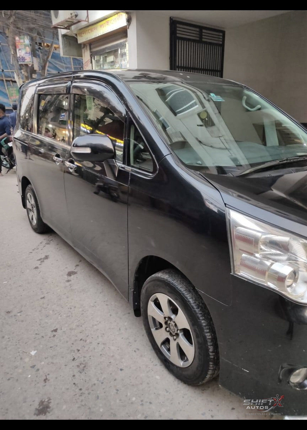 Toyota X Noah 2010