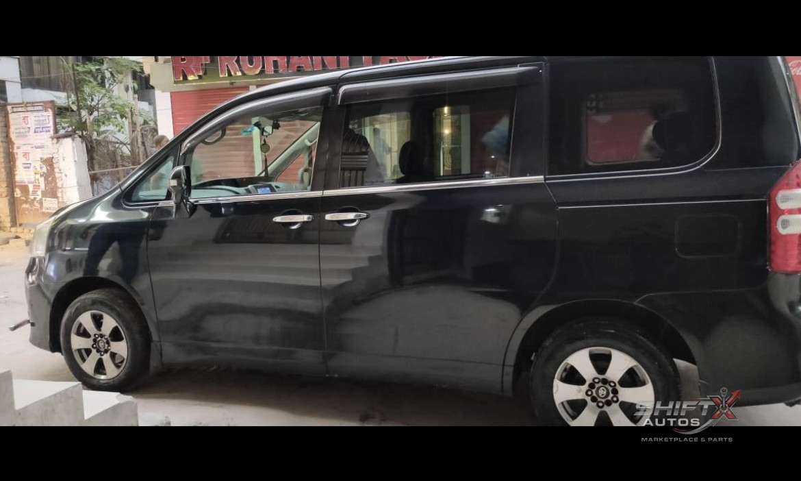 Toyota X Noah 2010