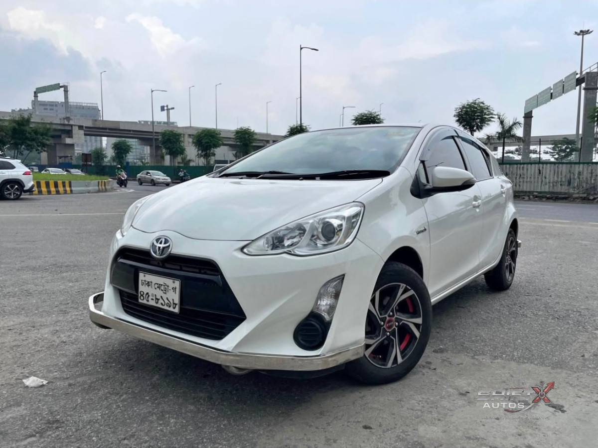 Toyota Aqua Hybrid 2016