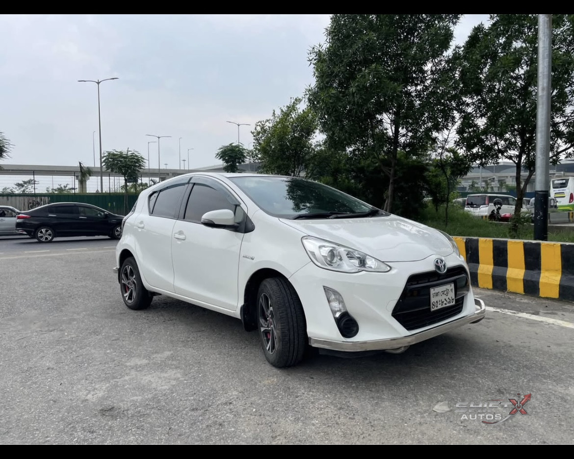 Toyota Aqua Hybrid 2016