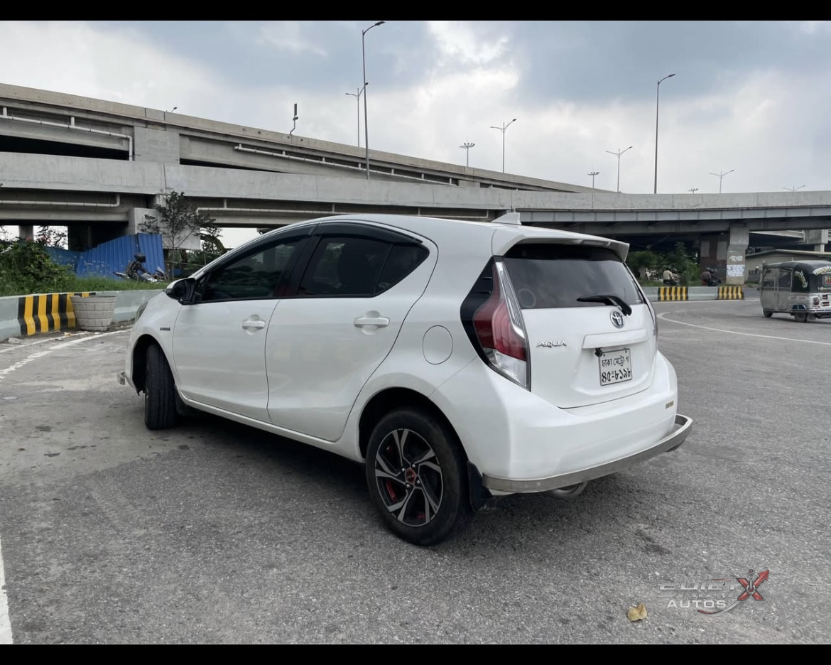 Toyota Aqua Hybrid 2016