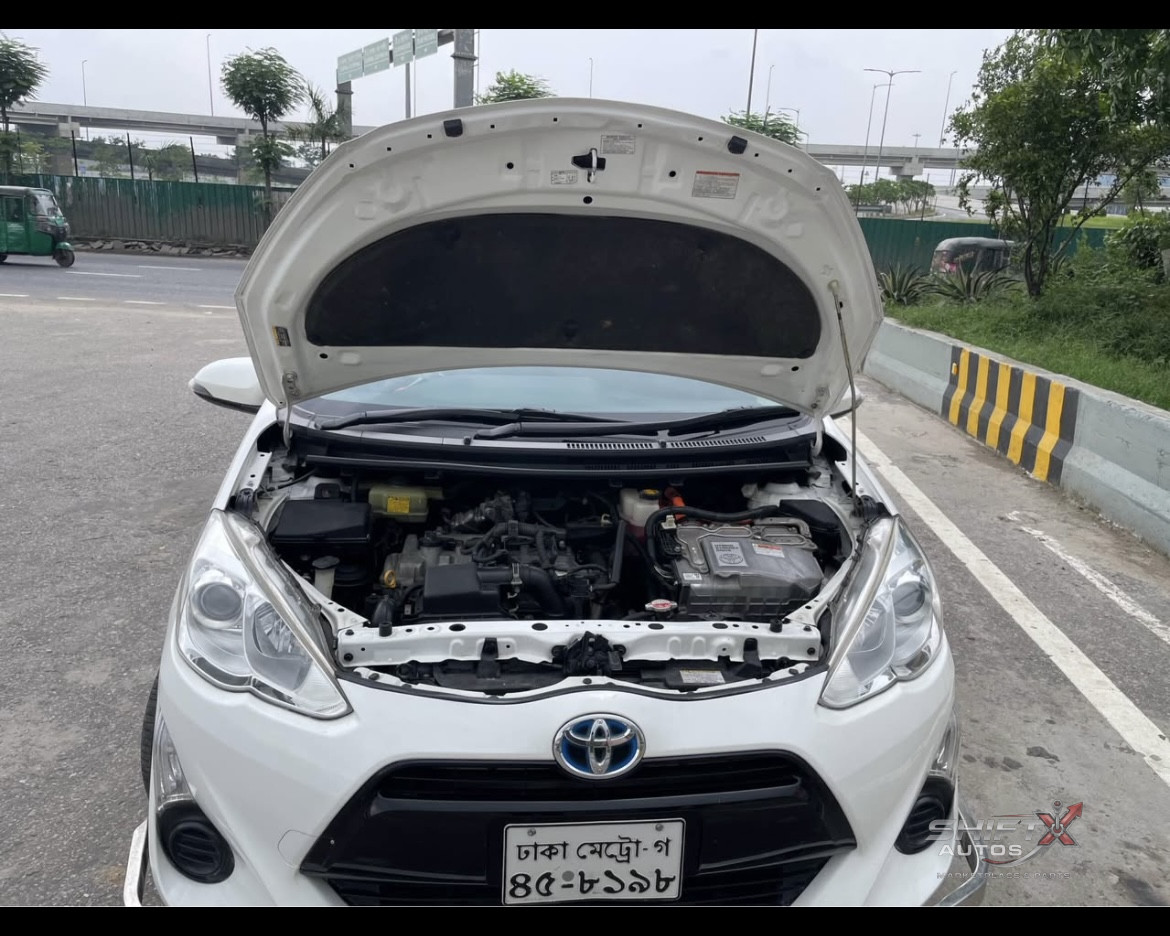 Toyota Aqua Hybrid 2016