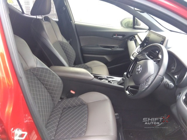 Toyota C-HR G Pkg 2020 (Two Tone)