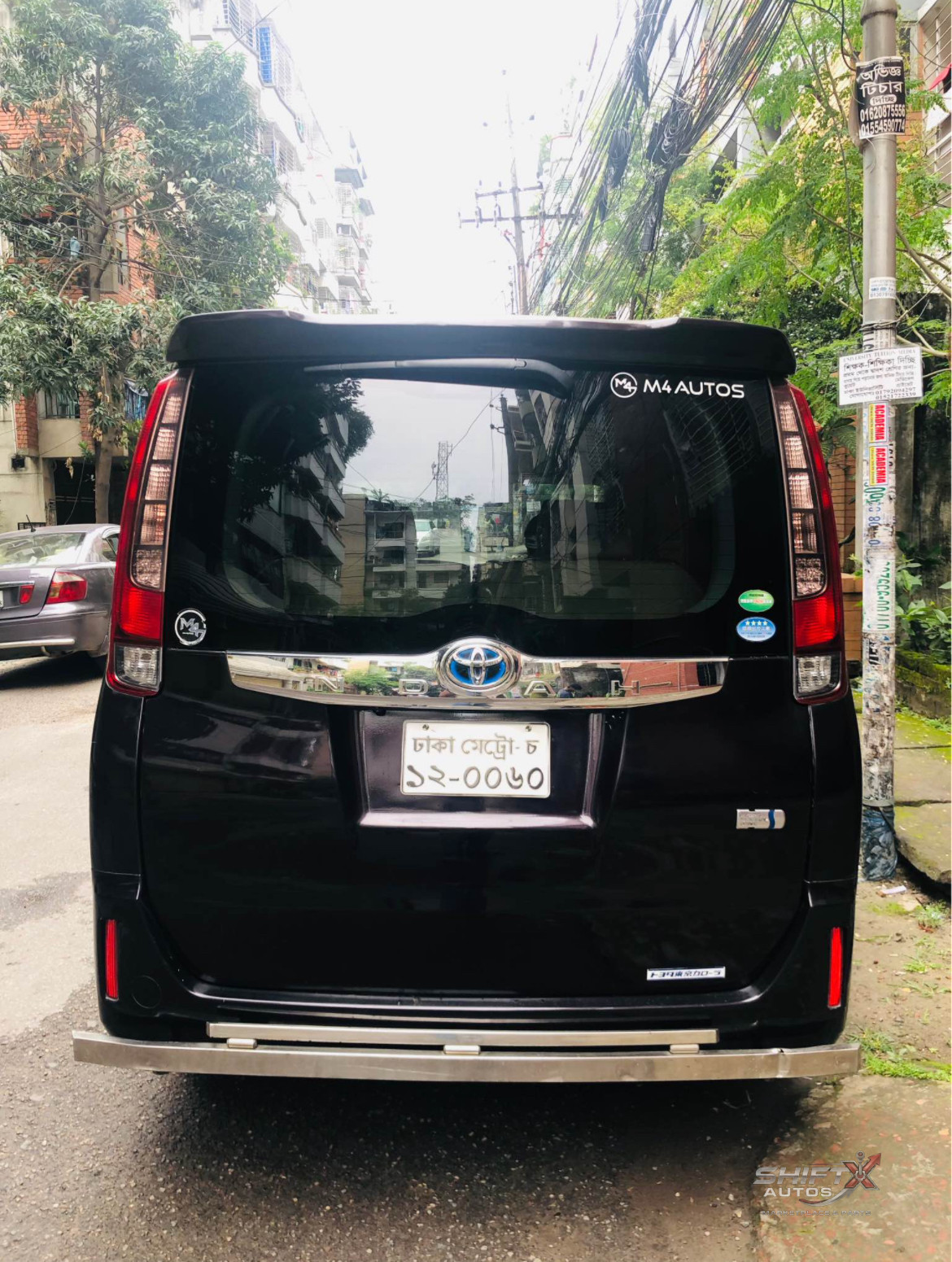 Toyota Noah Hybrid 2017 Gi Premium