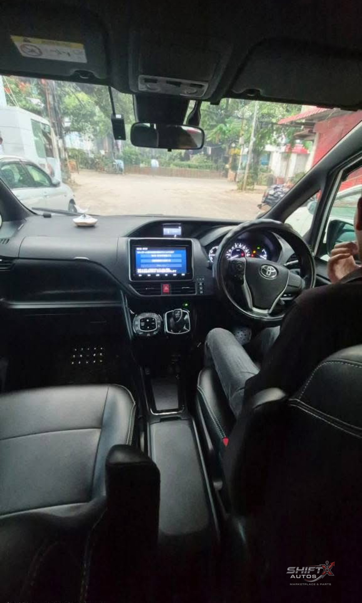 Toyota Noah Hybrid G Pkg 2019