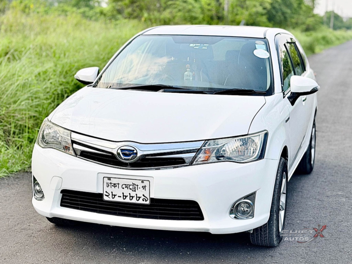 Toyota Corolla Fielder Hybrid 2015