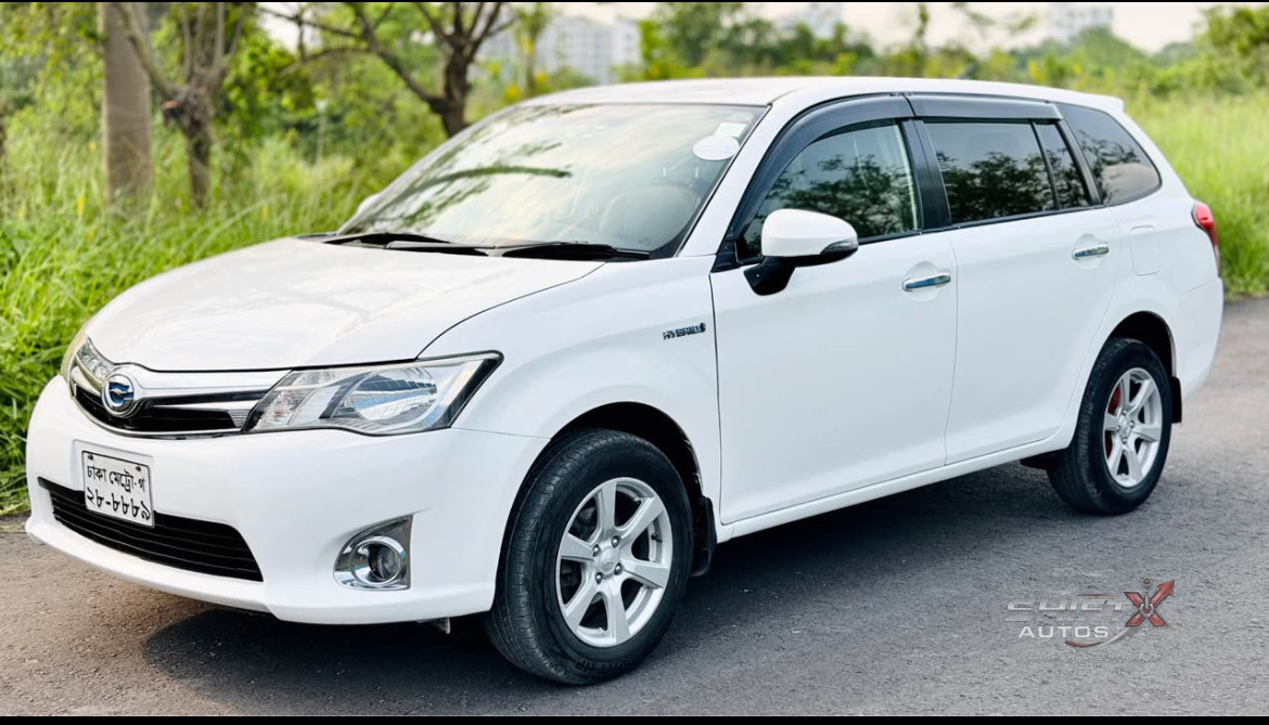 Toyota Corolla Fielder Hybrid 2015