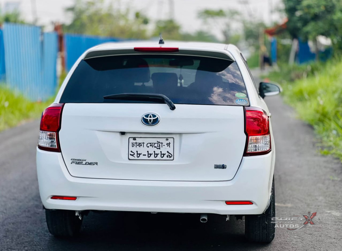 Toyota Corolla Fielder Hybrid 2015