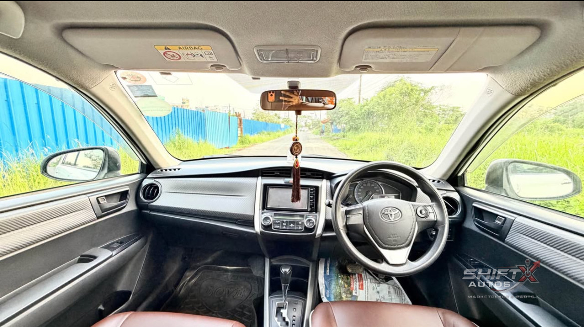 Toyota Corolla Fielder Hybrid 2015