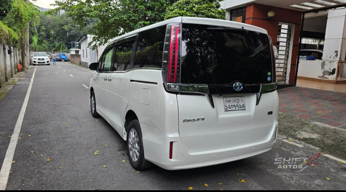 Toyota Esquire Hybrid Gi Premium 2019