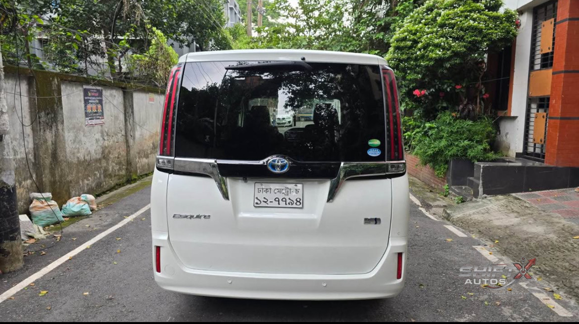 Toyota Esquire Hybrid Gi Premium 2019