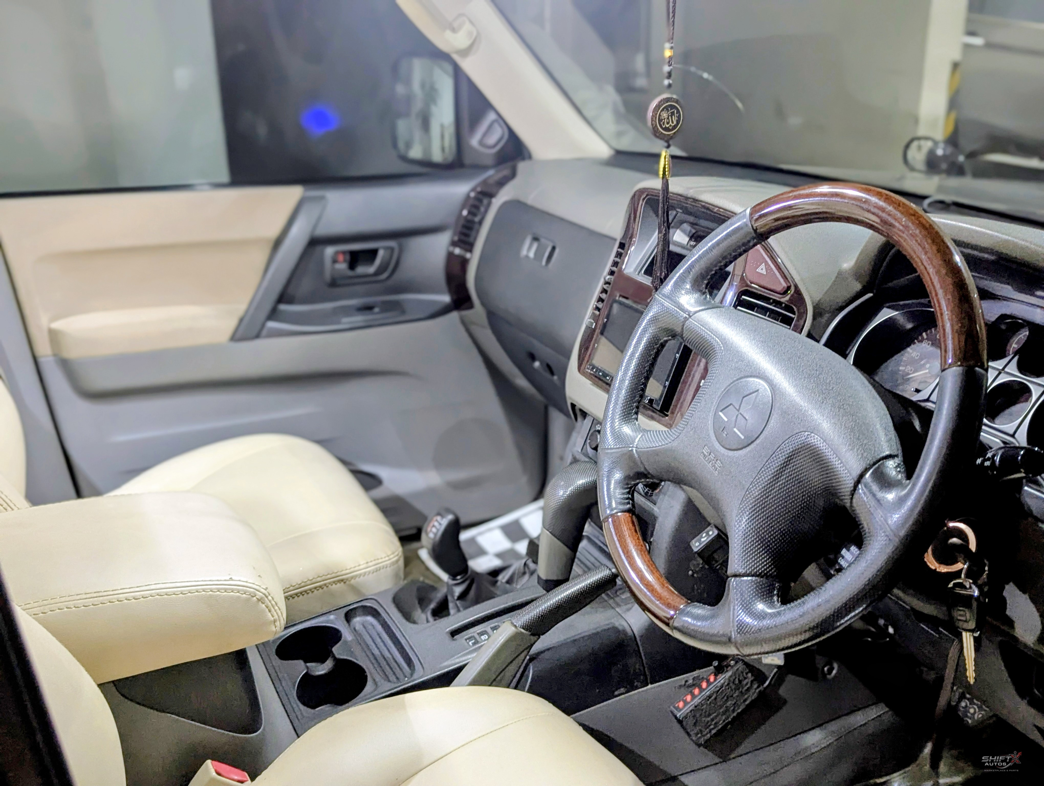 Mitsubishi Pajero V73