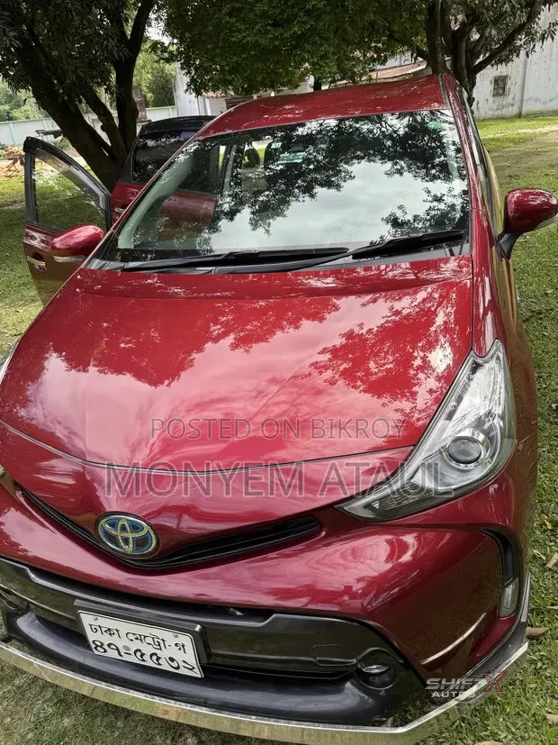 Toyota Priua 2018 Maroon