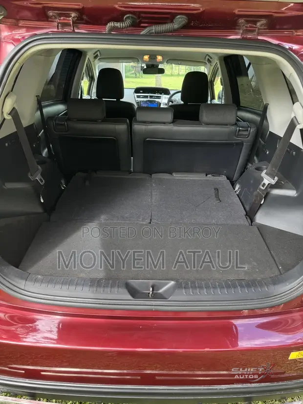 Toyota Priua 2018 Maroon