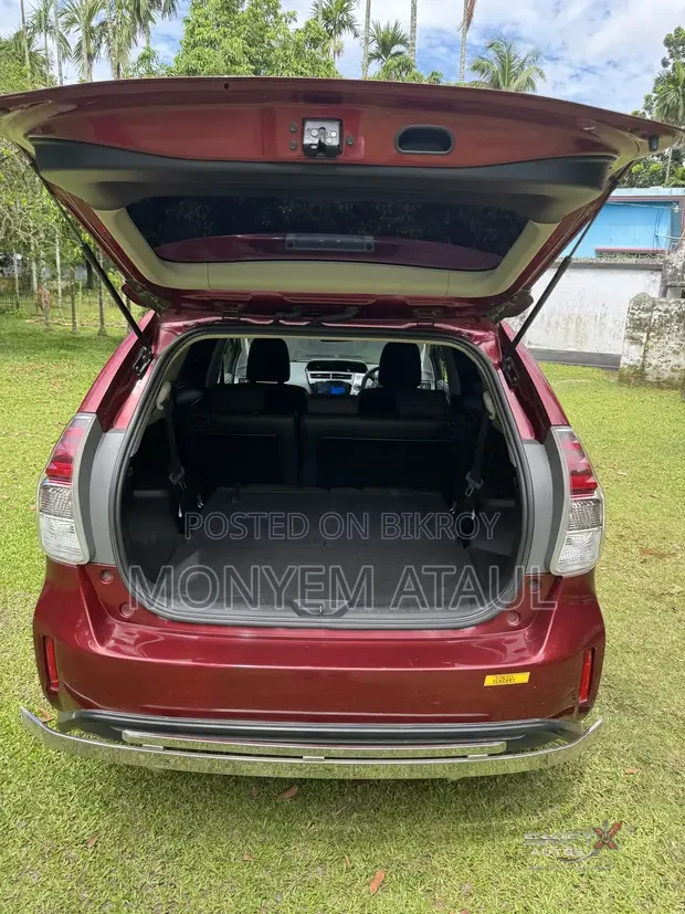 Toyota Priua 2018 Maroon