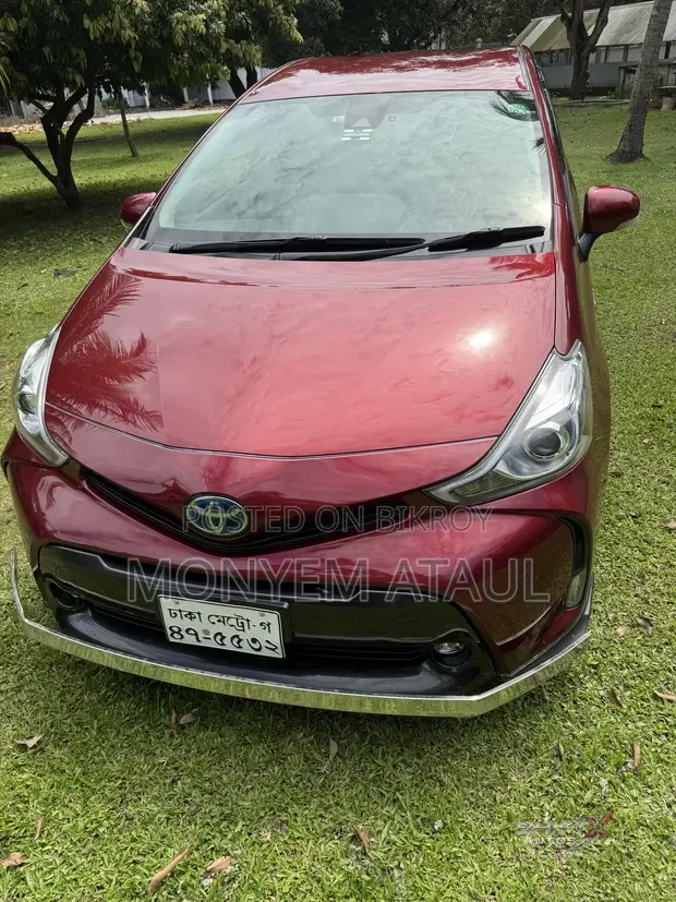 Toyota Priua 2018 Maroon