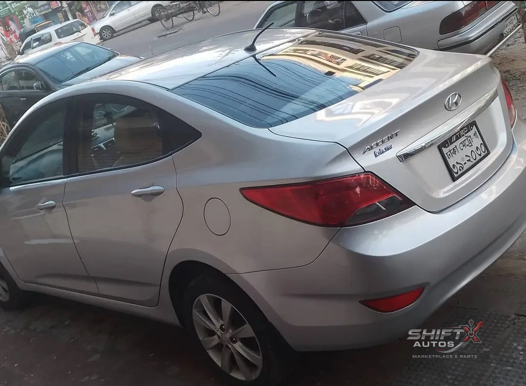 Hyundai Accent Blue 2015