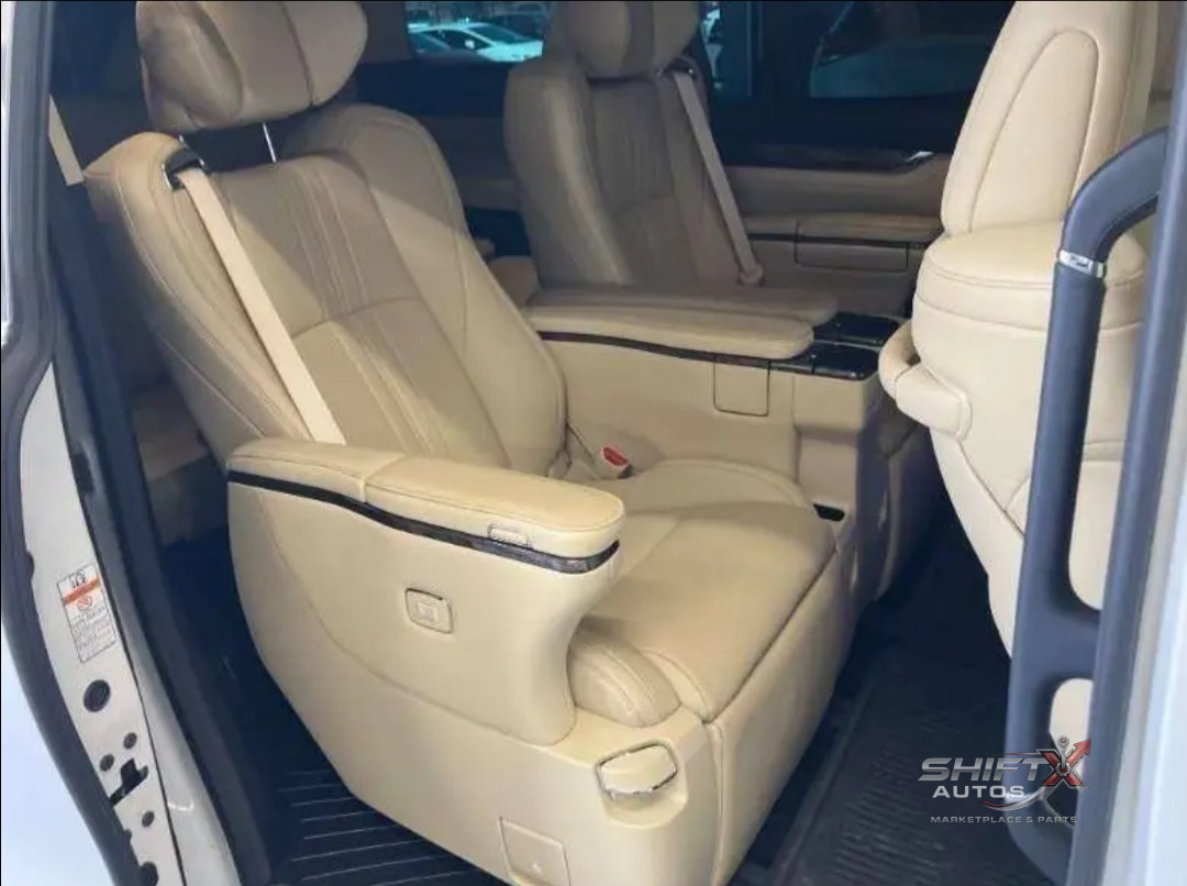 Alphard 2021 exclusive lounge
