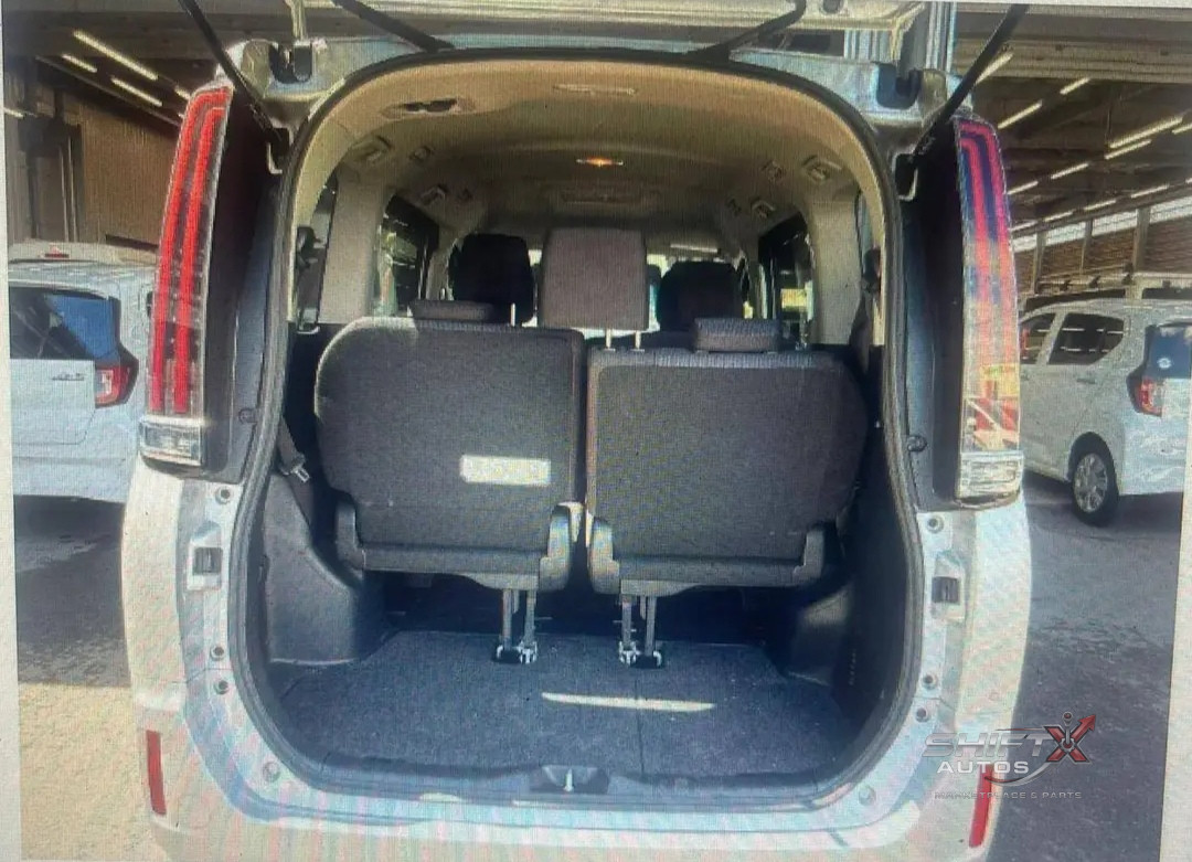Toyota  Noah X HAYBRID