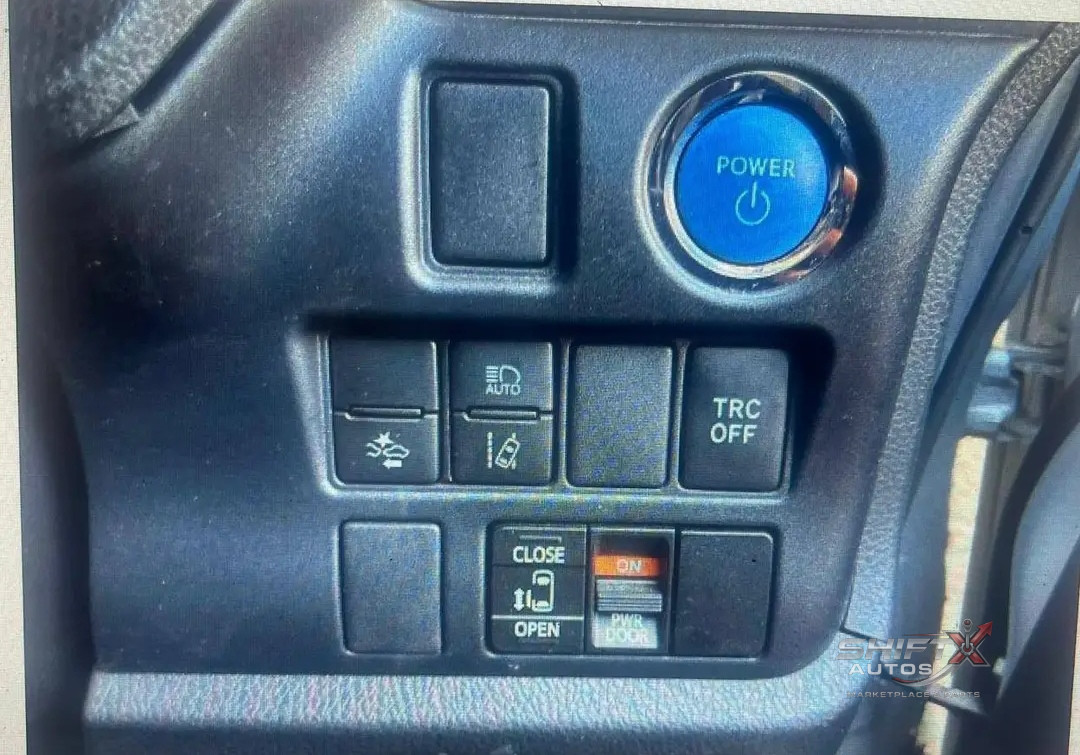 Toyota  Noah X HAYBRID