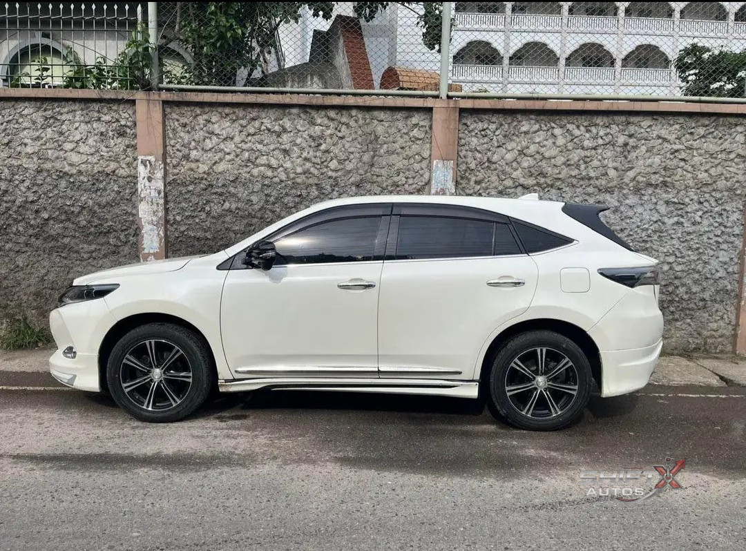 Toyota Harrier non hybrid only octane  model 2014 Reg 2017