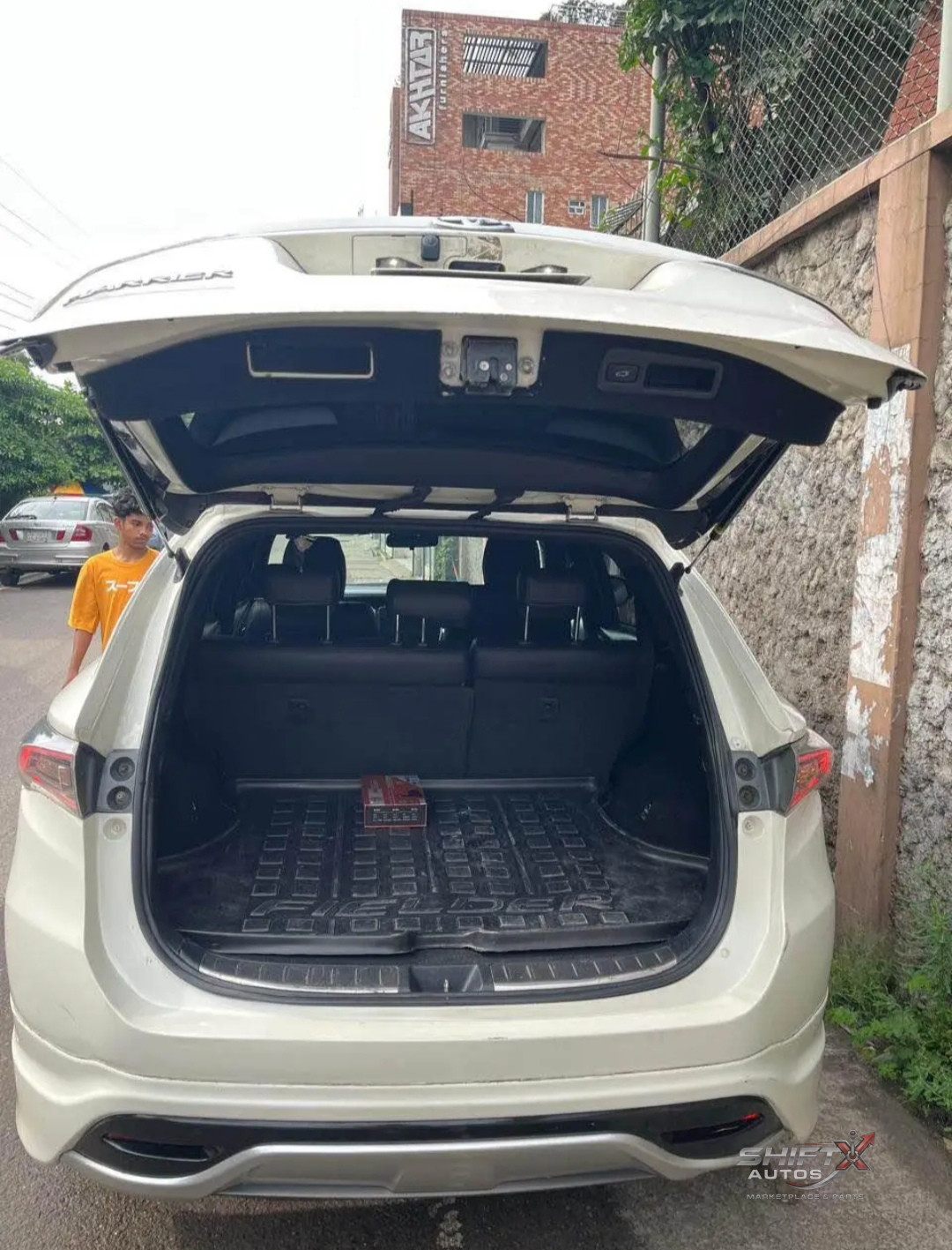 Toyota Harrier non hybrid only octane  model 2014 Reg 2017