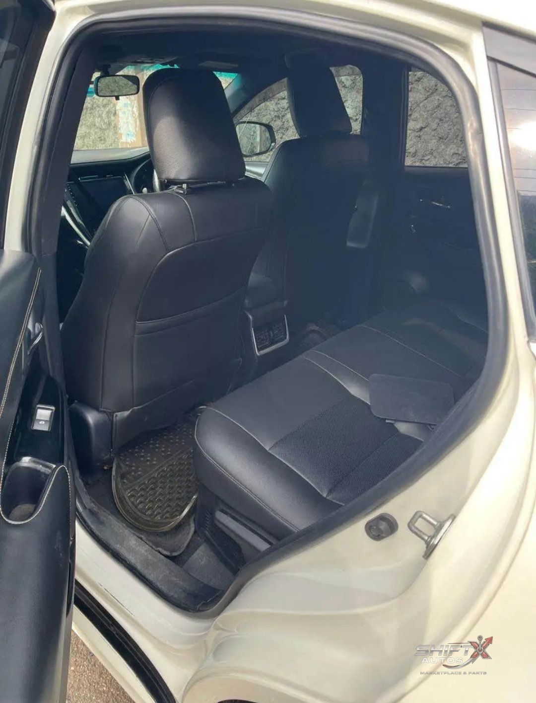 Toyota Harrier non hybrid only octane  model 2014 Reg 2017