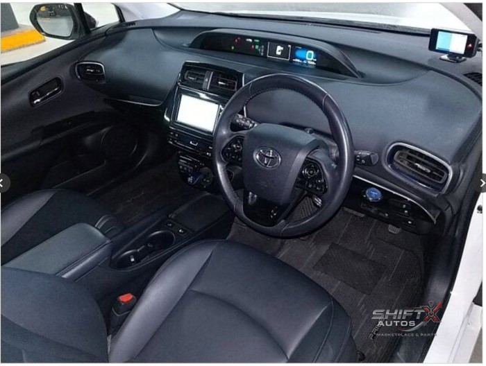TOYOTA PRIUS 2019(S-TOURING SELECTION)
