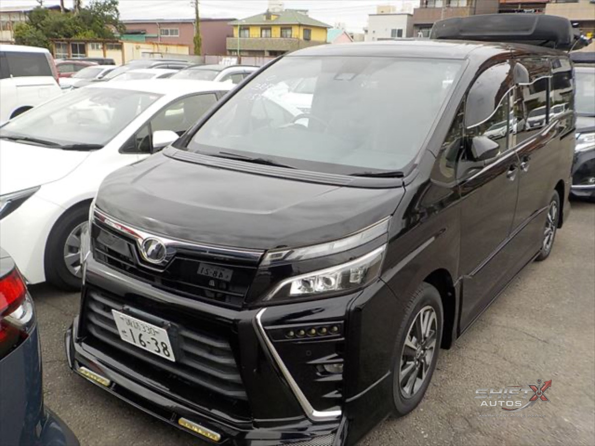 TOYOTA VOXY HYBRID 2019