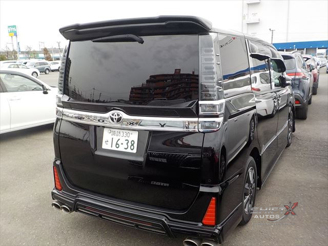 TOYOTA VOXY HYBRID 2019