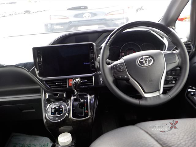 TOYOTA VOXY HYBRID 2019